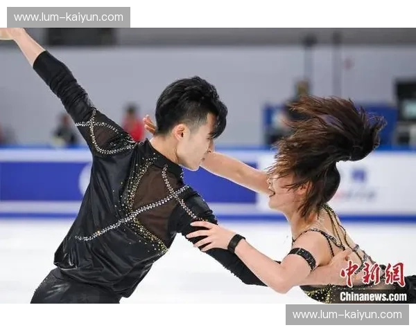 花样滑冰赛事首发：冰面之光，旋转梦想的开幕之夜